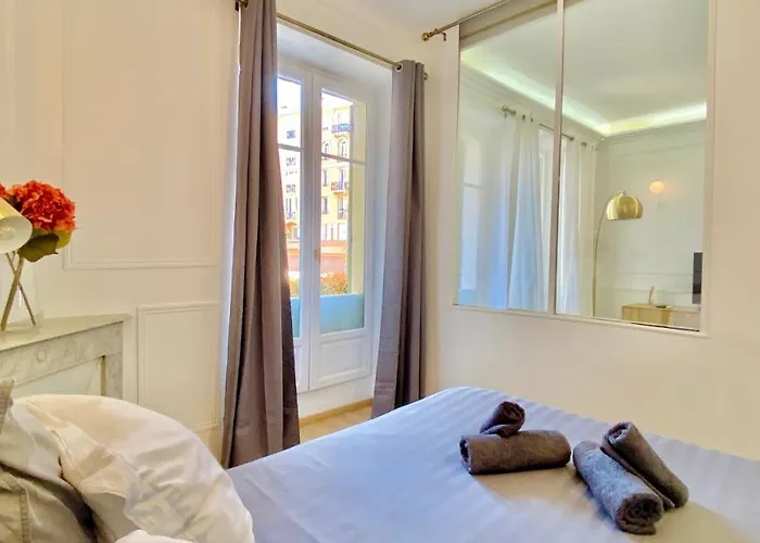 Designer Garden View Ac, Fiber Wifi Heart Of Monaco