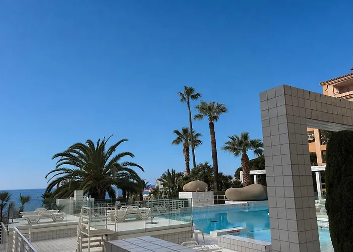 Monaco Fontvieille Elegant Apt - Luxury Terrace & Pool - Garden View